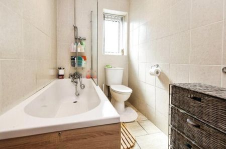 4 bedroom terraced house to rent - Photo 4