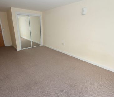 Flat to rent on - Photo 3