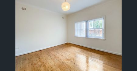 Lovely Ryde Home - Photo 3