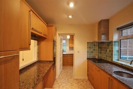 3 bedroom terraced house to rent - Photo 5