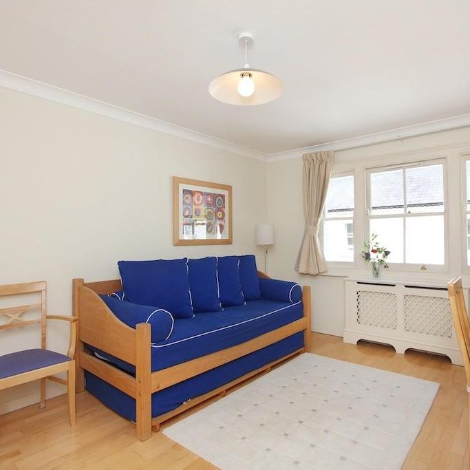 2 bedroom mews to rent - Photo 1