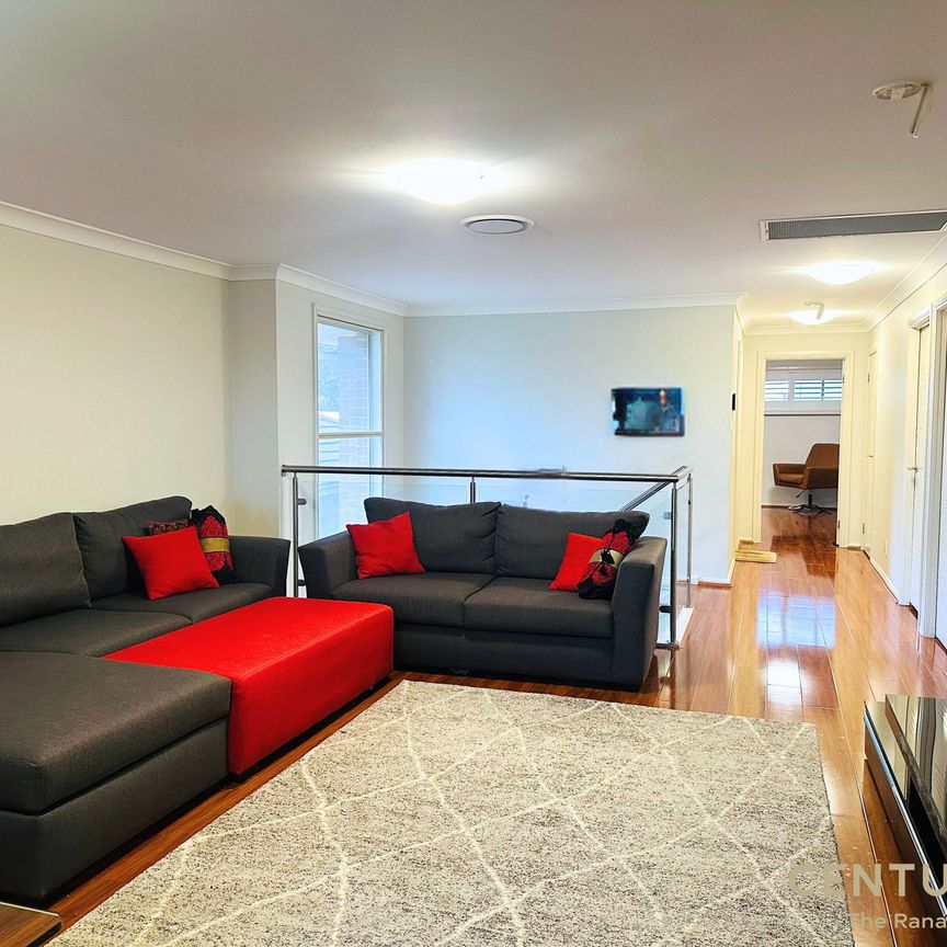 Spacious 6-Bedroom Family Home with Premium Features - Photo 1