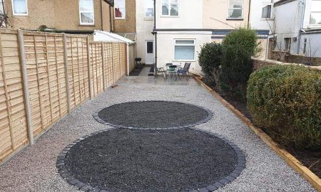 Fantastic House with Amazing Garden! Room 2 - Photo 3