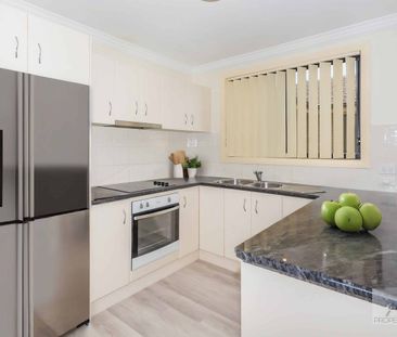 Double storey townhouse a stone's throw from Lake Illawarra - Photo 2