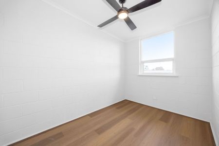 Fully renovated unit with private courtyard! - Photo 4