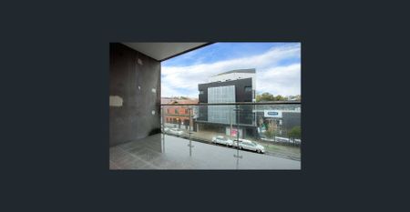 Modern one bedroom apartment! BREAK LEASE up May or 12 months lease. - Photo 4