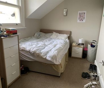 3 bedroom flat to rent - Photo 6