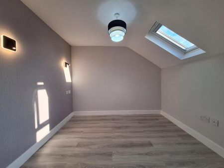 3 bedroom flat to rent - Photo 2