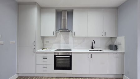 Aysgarth, Berkshire, RG12 - Photo 3