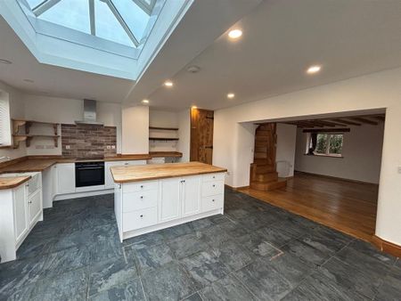 3 bedroom semi-detached house to rent - Photo 3