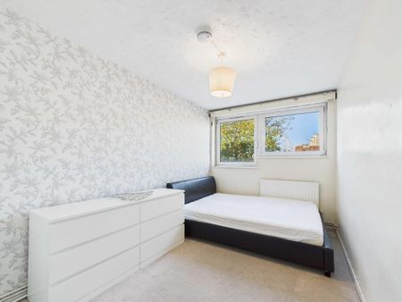 3 bedroom flat to rent - Photo 3