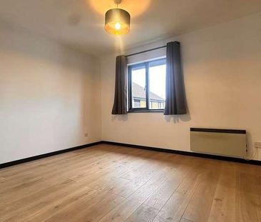 Deerhurst Close, Feltham, TW13 - Photo 2