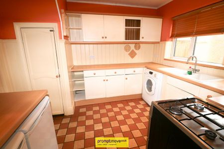 3 bedroom semi-detached house to rent - Photo 2