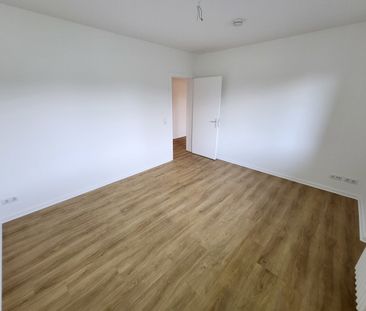 Zentrale Wohnlage: Sanierte 3-Zi.-Wohnung mit Balkon in HL-St. Lore... - Photo 1