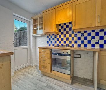 3 bedroom semi-detached house to rent - Photo 5
