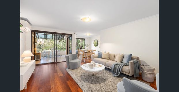 Ultra-convenient & Spacious 2 Bedroom Apartment Modern amenities, prime location, and stylish interiors make this apartment an ideal home. - Photo 1