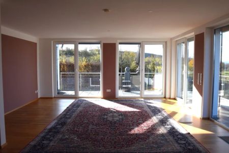 Moderne, helle Wohnung im Obergeschoß mit Balkon, EBK, Carport - Photo 5