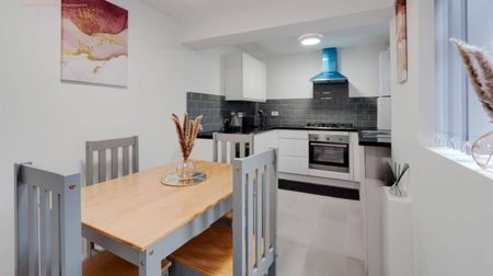 5 Bed Terraced House, Manningham Road, L4 - Photo 3