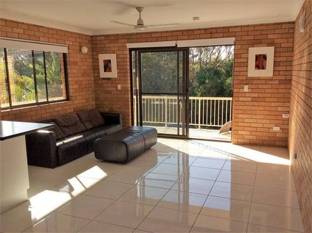 2 Bedroom Unfurnished Unit - Opposite the Beach - Photo 5