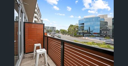 Modern self-contained fully furnished units with a balcony and free WiFi - Photo 4