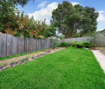 Cute, Convenient Character Home - Walk to Everything! - Photo 2