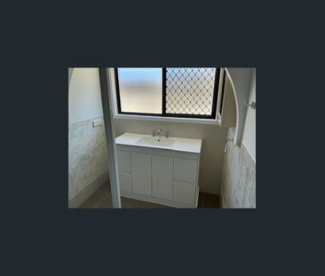 2 BEDROOM DUPLEX FRESHLY PAINTED - Photo 1