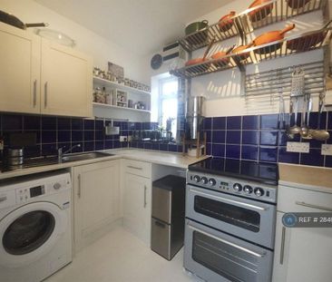 1 bedroom in a flat share to rent - Photo 1