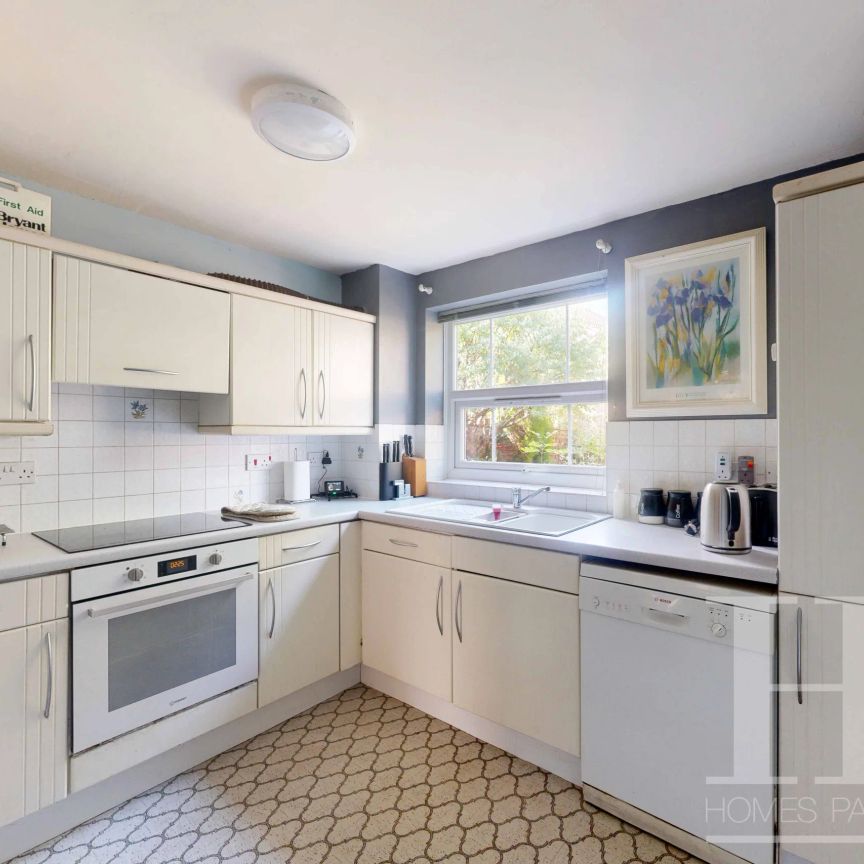 Franklin Road, Maidenbower, RH10 - Photo 1