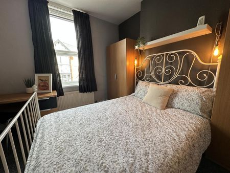 4 bedroom terraced house to rent - Photo 5