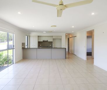 STUNNING HOME WITH ENTERTAINER'S DECK! - Photo 5