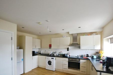 1 bedroom in a flat share to rent - Photo 5