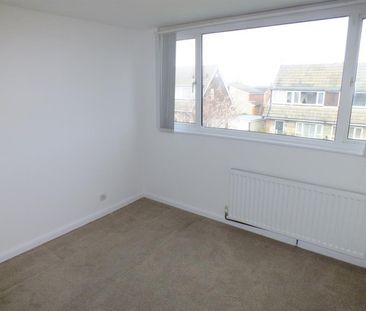 3 bedroom House To Let - Photo 5