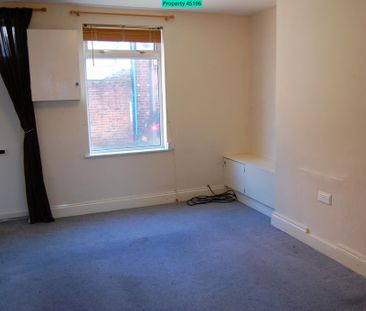 3 bedroom end of terrace house to rent - Photo 3