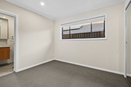 Century 21 &vert; the Paramount Group &ast;Granny Flat&ast; - Photo 2