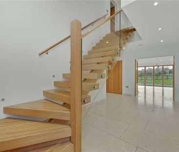 An impressive 5 bedroom detached home with impressive views. - Photo 5