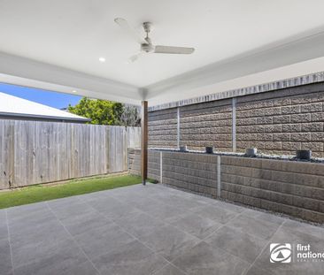 STUNNING FAMILY HOME IN VIBRANT THORNLANDS COMMUNITY - Photo 1