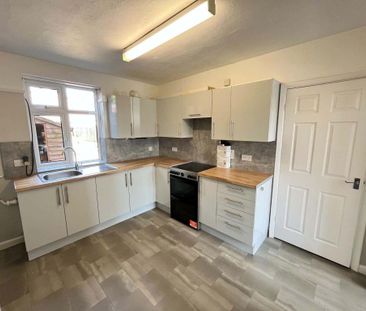 2 bedroom semi-detached house to rent - Photo 5