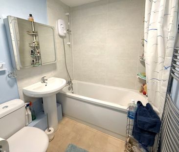 Percheron Drive, Woking, Surrey, GU21 - Photo 4