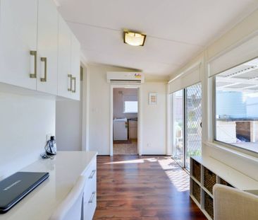 BEAUTIFUL FAMILY HOME IN NORTH TAMWORTH IN QUIET STREET - Photo 4