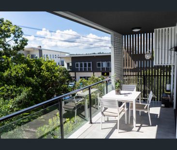 Beautifully Crafted Apartment in the Heart of Underwood - Photo 2