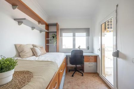 Plaça dHondures, Valencia, Valencian Community 46022 - Photo 5