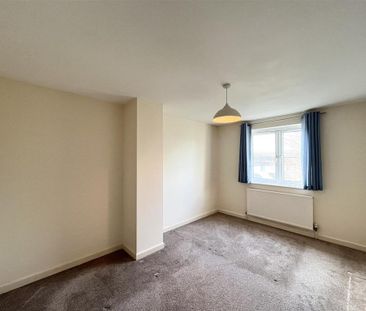 3 bedroom end of terrace house to rent - Photo 2