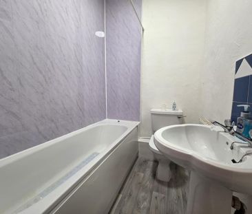 2 bedroom end of terrace house to rent - Photo 2