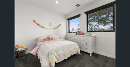 Stylish, low-maintenance living in a prime location - Photo 4