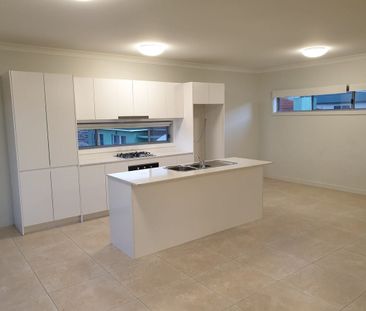 MODERN TWO BEDROOM TOWNHOUSE IN CONVENIENT LOCATION - Photo 5