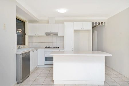“Three Bedroom Family Home” - Photo 3