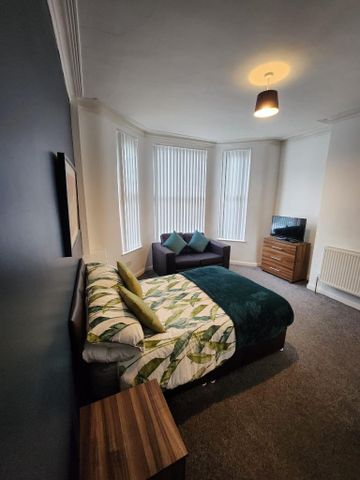 1 bedroom in a house share to rent - Photo 3