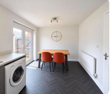 3 bedroom semi-detached house to rent - Photo 3