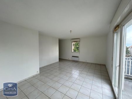 Location Appartement 2 pièces 47m² FONTENAY LE COMTE 85200 - Photo 2