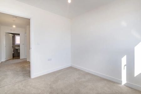 3 bedroom detached house to rent - Photo 3